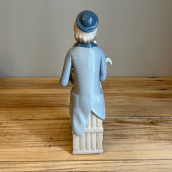 Cascades Porcelain Clown Musician Playing Saxophone Made In Spain - Picture 3 of 8